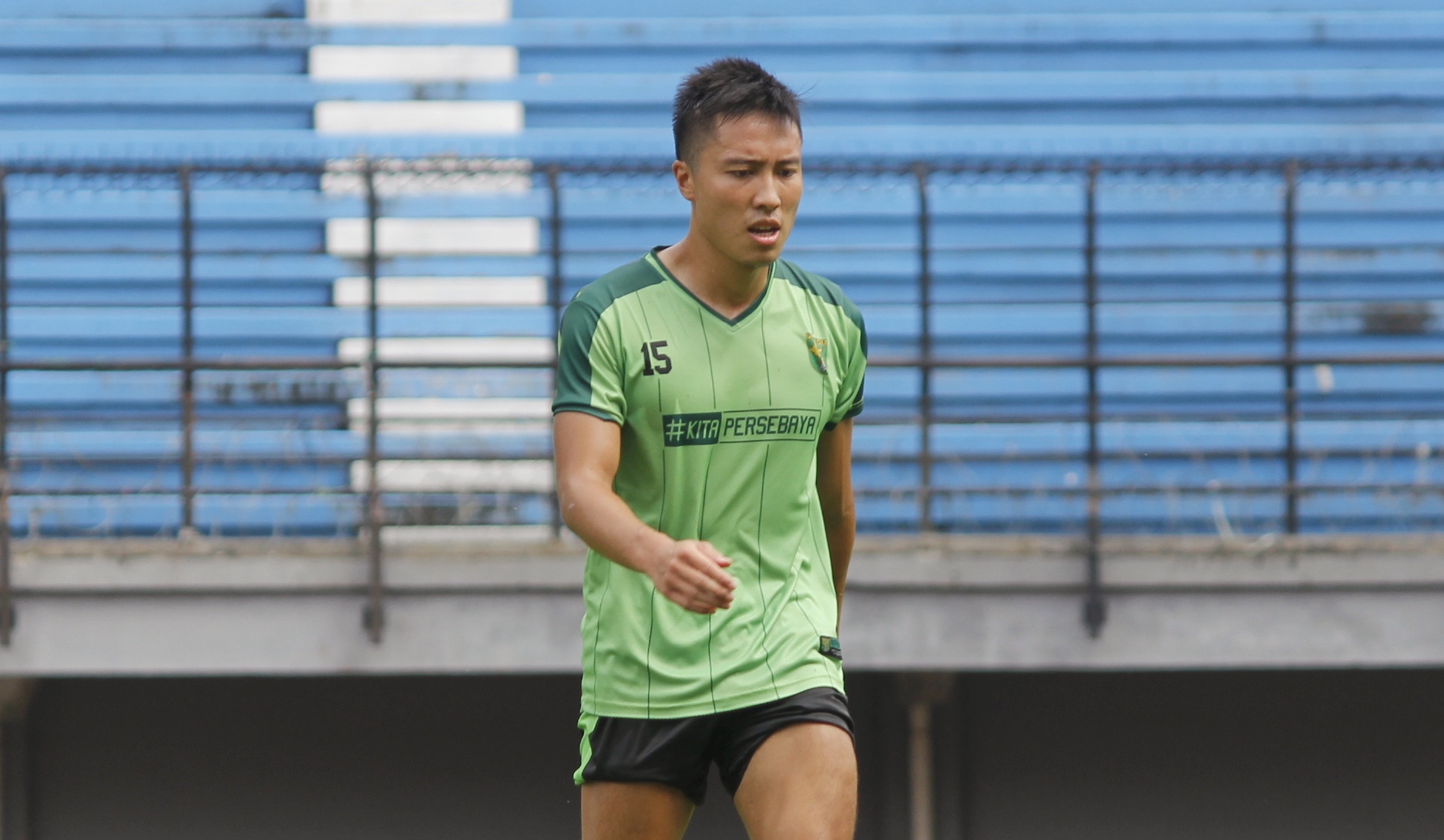 Pemain Persebaya, Arthur Irawan siap hadapi Perseru Serui di pertandingan perdana Liga 1. (foto: hrs/ngopibareng)