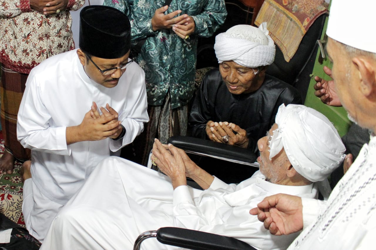  Gus Ipul bertemu dengan KH R Imron Syahruddin,  di Pondok Pesantren Nurul Huda, Pekamban Laok, Pragaan, Sumenep, Senin, 26 Maret 2018, pagi. (Foto: Istimewa)