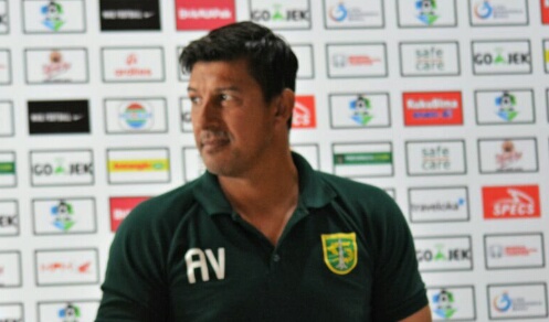 Pelatih Persebaya, Angel Alfredo Vera. (foto: ngopibareng) 