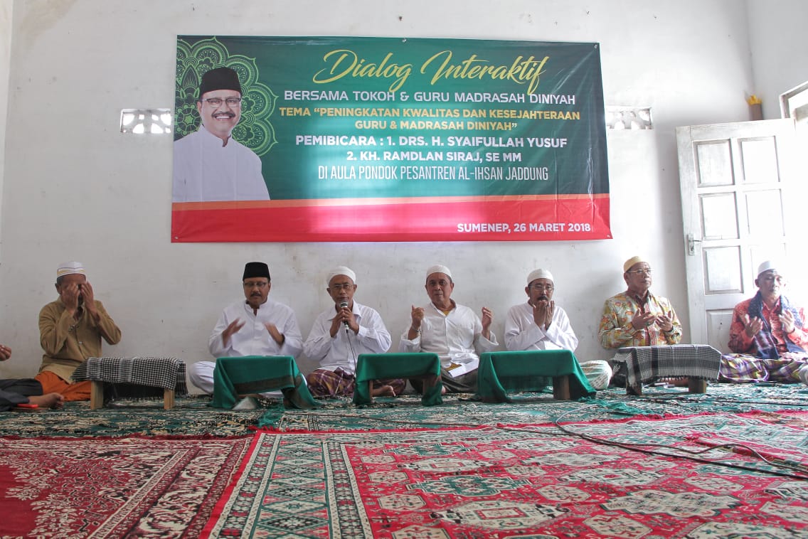 Gus Ipul pada acara Silaturrahim di Pondok Pesantren Al-Ihsan Jaddung, Sumenep yang mennggunakan tema "Peningkatan Kwalitas dan Kesejahteraan Guru dan Madrasah Diniyah", Senin, 26 Maret 2018.