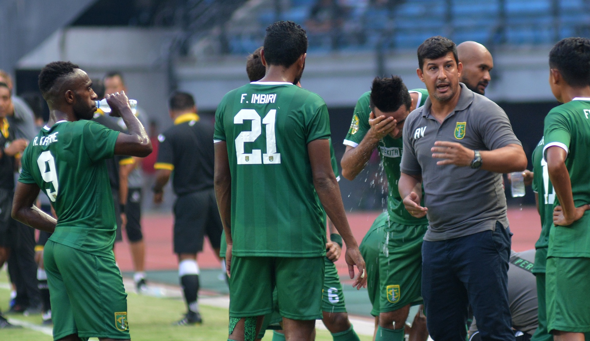 Pelatih Persebaya, Angel Alfredo Vera (kakan). (foto: ngopibareng) 