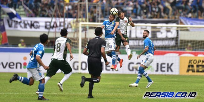 Duel Persib vs PS Tira di GBLA.