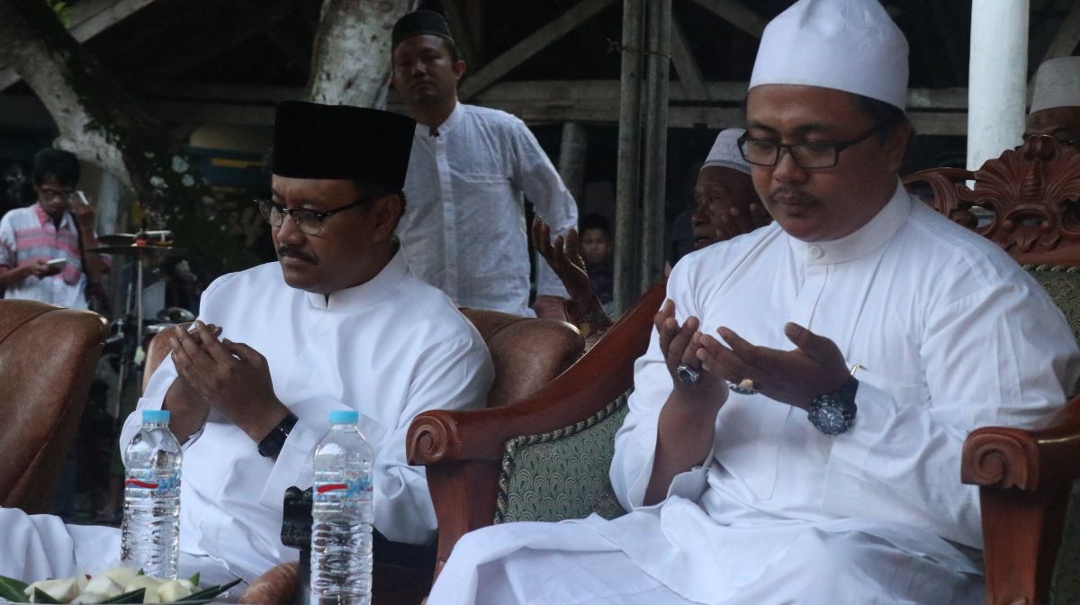 Gus Ipul bersama KH Qusyairi Zaini. (Foto: Istimewa)