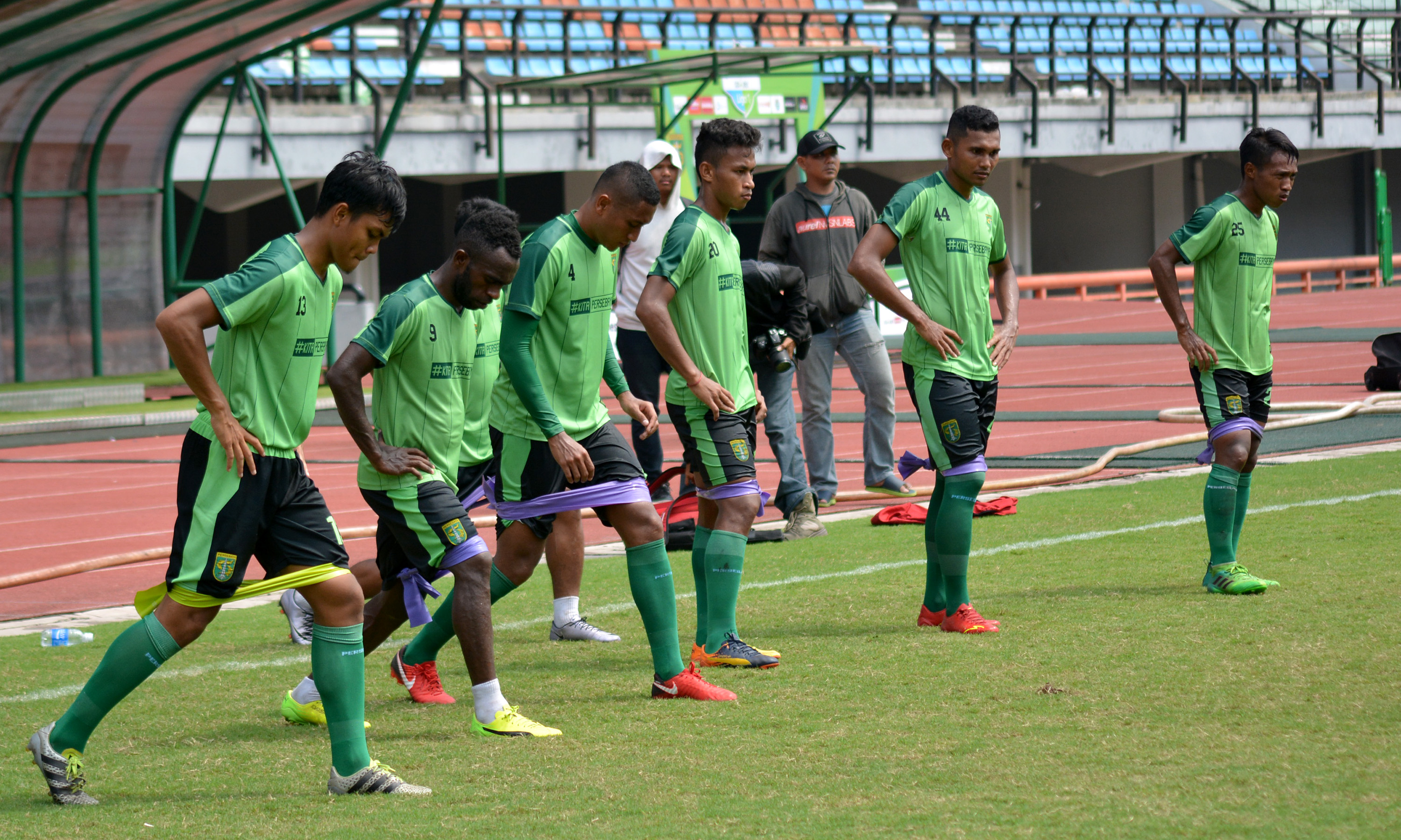 Skuad Persebaya saat jalani latihan di Stadion Gelora Bung Tomo, Selasa 27 Maret 2018. (foto: hrs/ngopibareng)