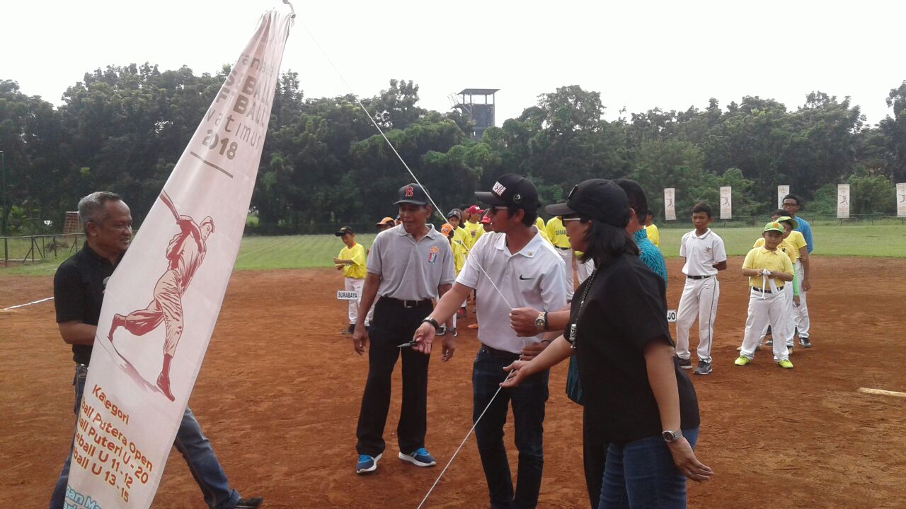 Seremoni pembukaan Kejurda Baseball-Softball Jatim, pekan lalu.