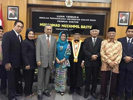Muhammad Muzammil Basyuni dan keluarga besarnya.