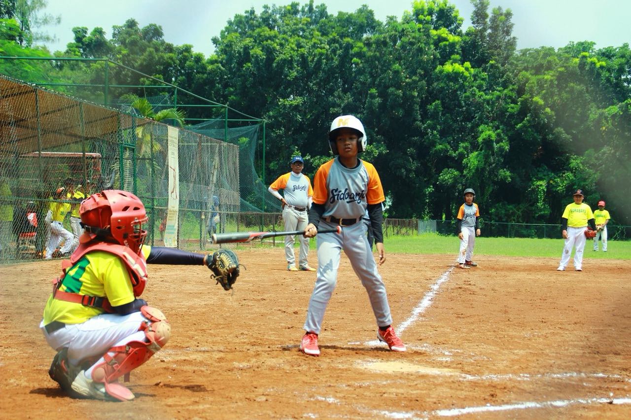 Atlet Baseball Sidoarjo yang berlaga di Kejurda Jatim, pekan lalu. Atlet yang tidak tahu apa-apa ini akhirnya terimbas persoalan organisasi di tubuh Perbasasi.   