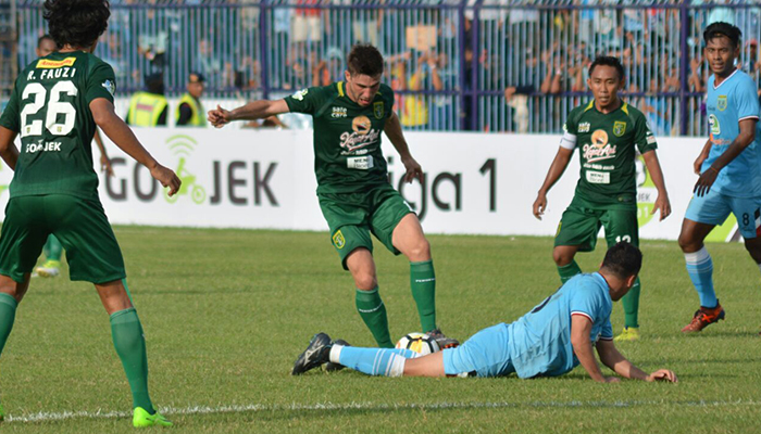 Pertandingan Persebaya Surabaya vs Persela Lamongan pada Jumat 30 Maret 2018. (Foto: harisdwi)