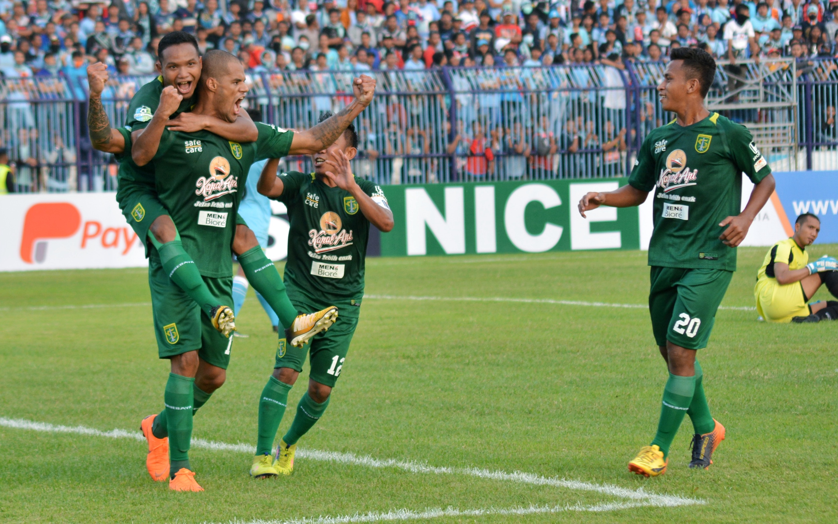 Celebration gol pemain Persebaya, David da Silva. (foto: hrs/ngopibareng)