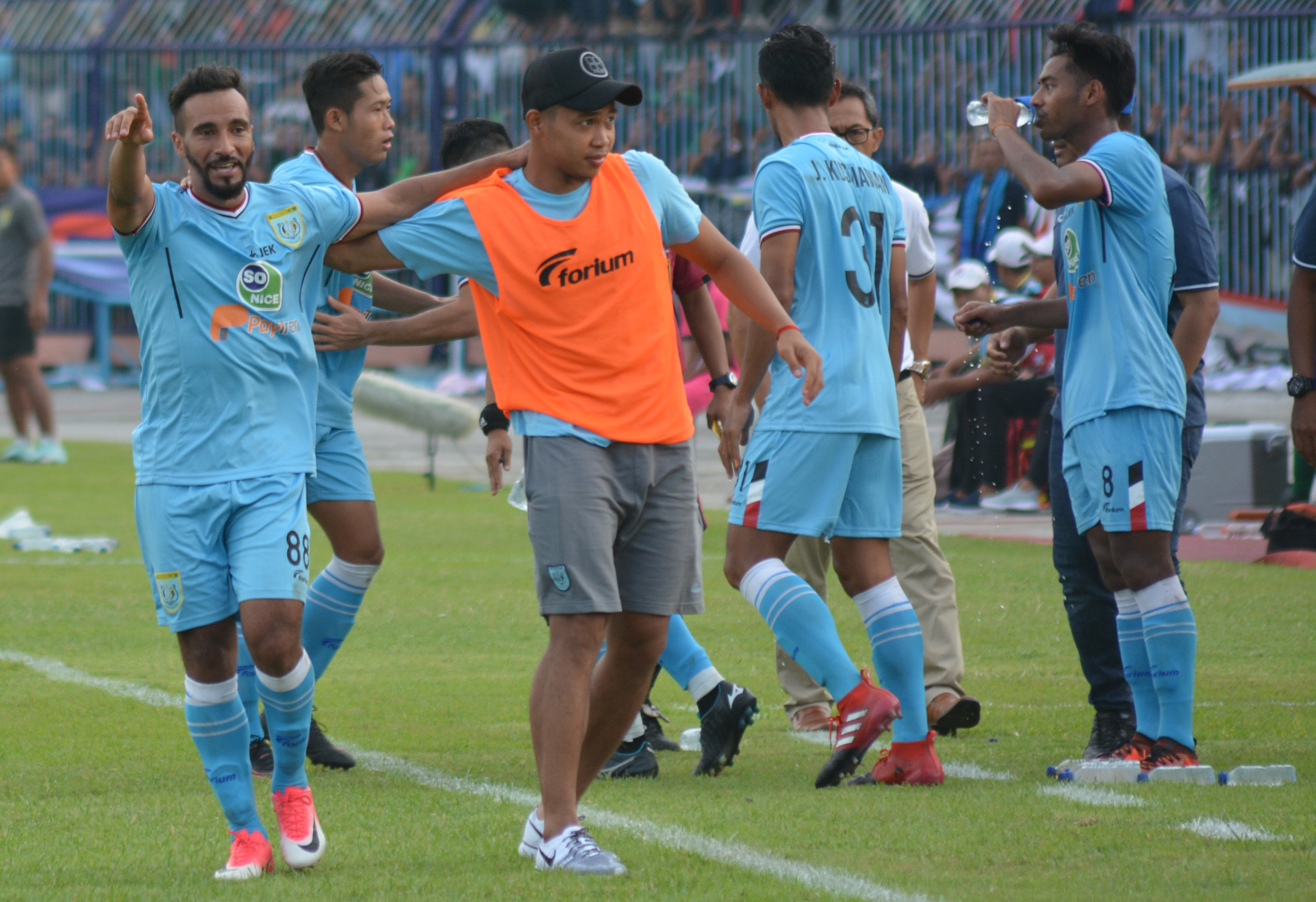 Persela Lamongan gagal meraih poin penuh di kandang, saat menjamu Persebaya Surabaya, Jumat 30 Maret 2018. (foto: hrs/ngopibareng)