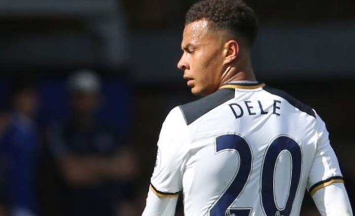 Gelandang Hotspurs, Dele Alli harus banyak belajar dari Mo Salah. (foto: dok. ecuagol.com)