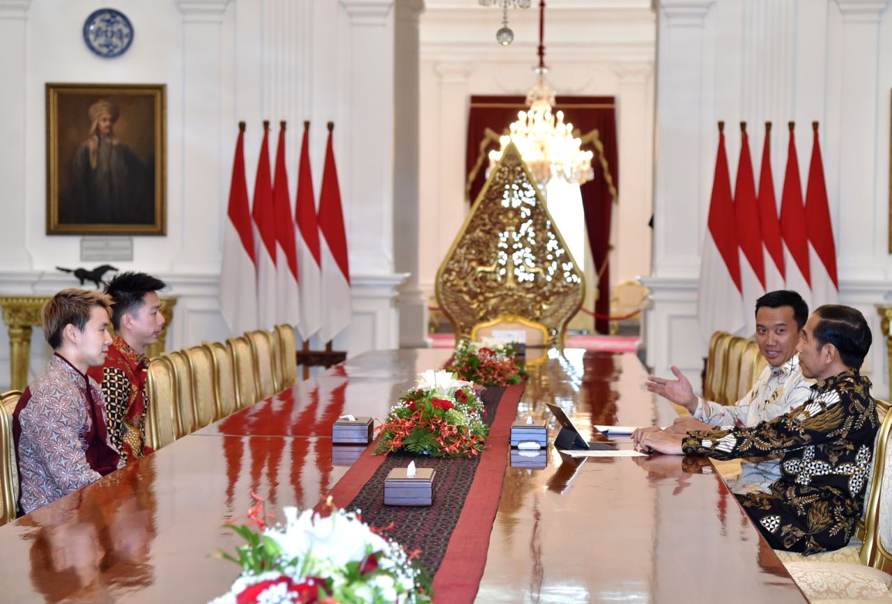 Kevin dan Marcus, diterima langsung oleh Presiden Joko Widodo, di Istana Merdeka, Jakarta. Senin, 2 April 2018, siang. (Foto: Biro Pers Setpres)