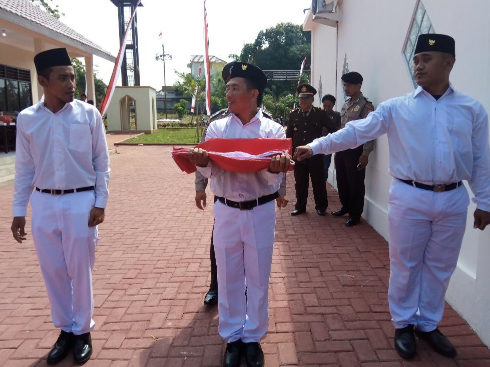 Foto dokumentasi para anggota Yayasan Lingkar Perdamaian yang juga mantan teroris saat mengadakan upacara peringatan 17 Agustus. (Foto: istimewa)