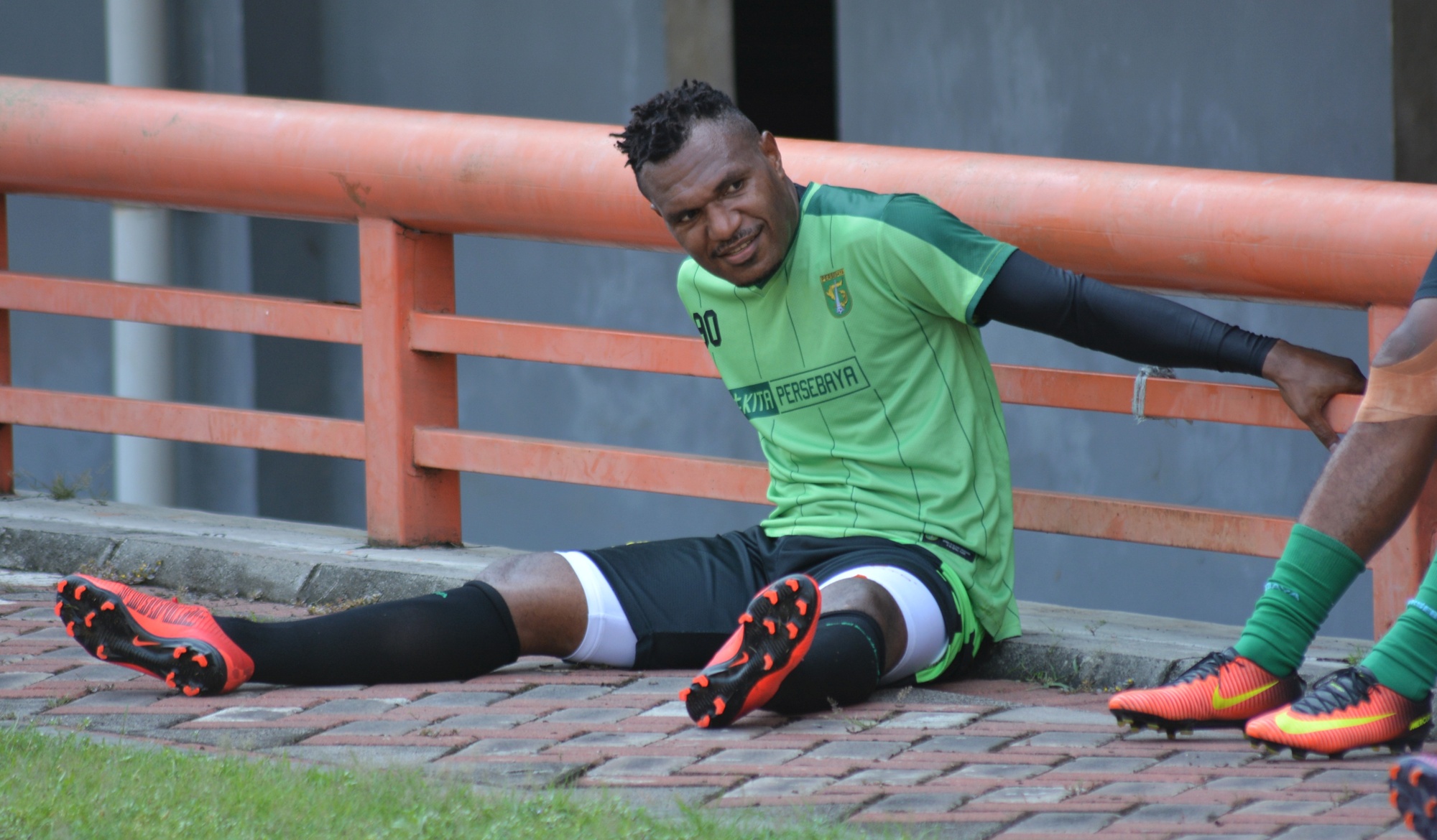 Pemain Persebaya, Nelson Alom sudah sembuh dari cedera. (foto: hrs/ngopibareng)