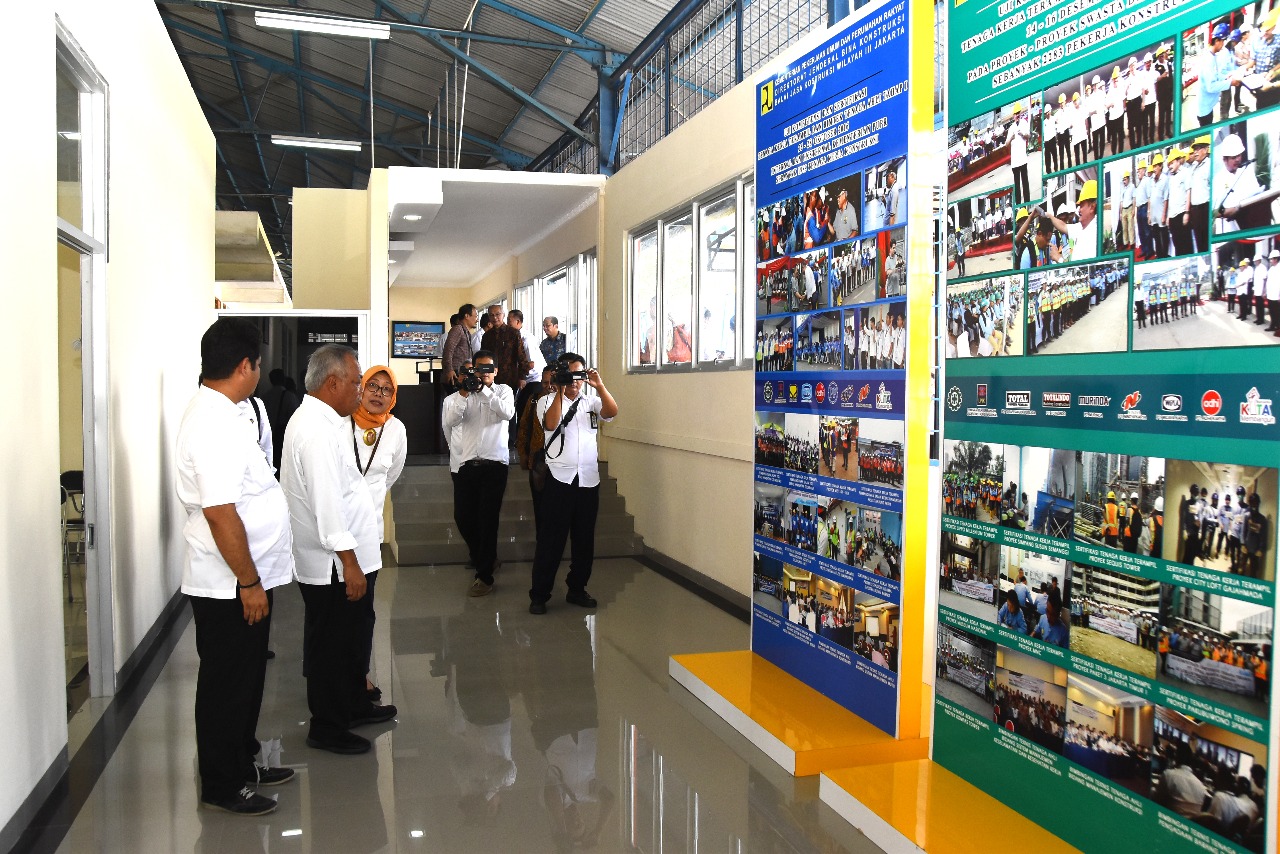 Menteri PUPR Basuki Hadimuljono meninjau Bimbingan Teknis Beton Pracetak Prategang Konstruksi Jalan Layang. (Foto: Istimewa) Menteri PUPR Basuki Hadimuljono meninjau Bimbingan Teknis Beton Pracetak Prategang Konstruksi Jalan Layang. (Foto: Istimewa)