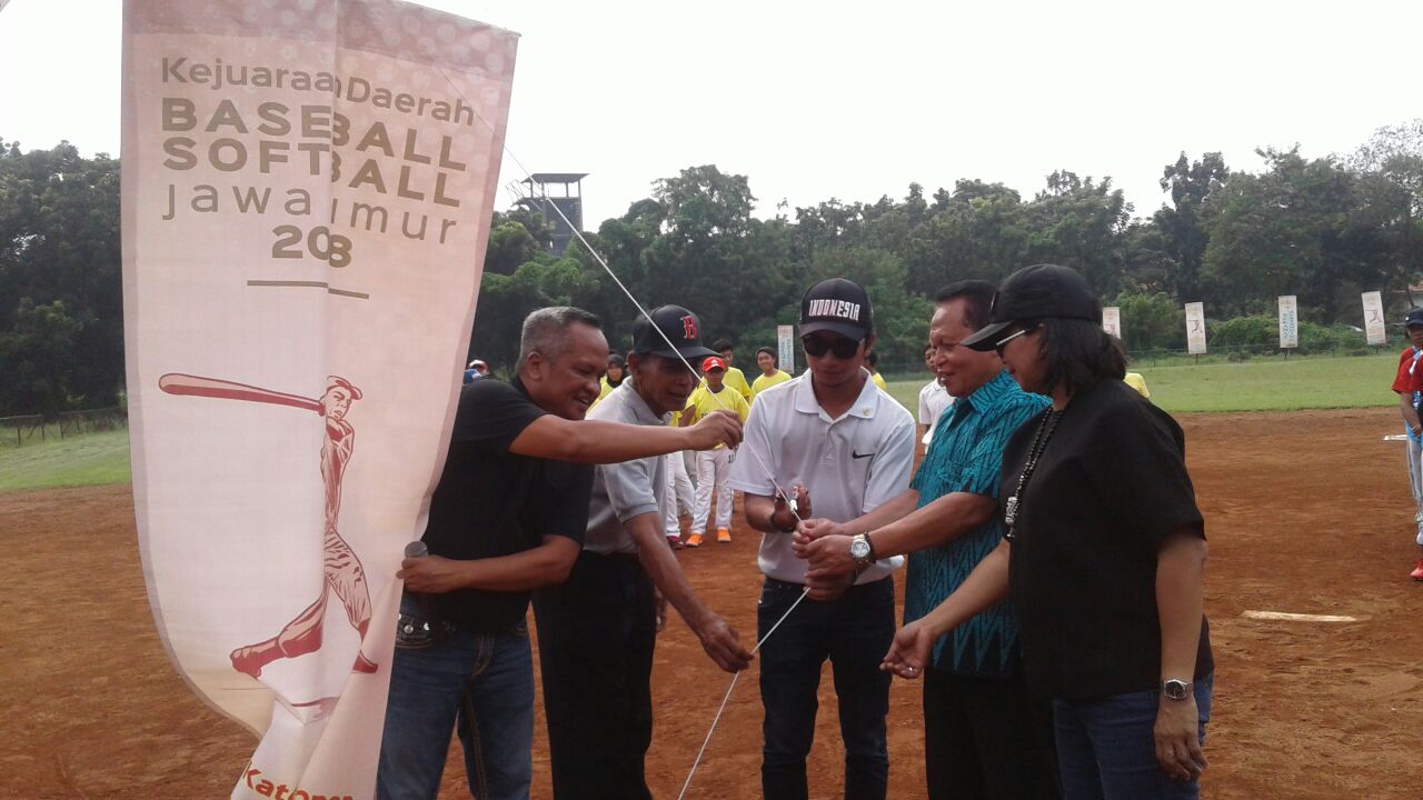 Pembukaan Kejurda Softball-Baseball di Lapangan Gunungsari, pekan lalu. 