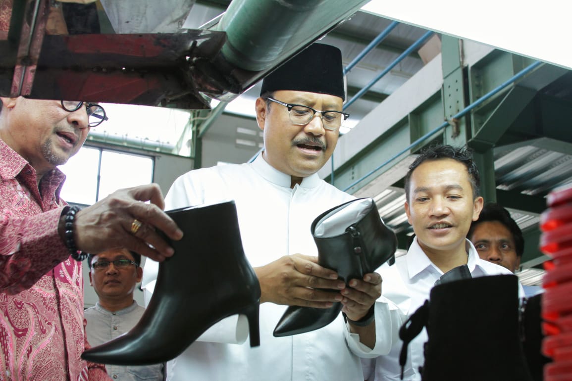 Gus Ipul kunjungi Industri sepatu di Madiun