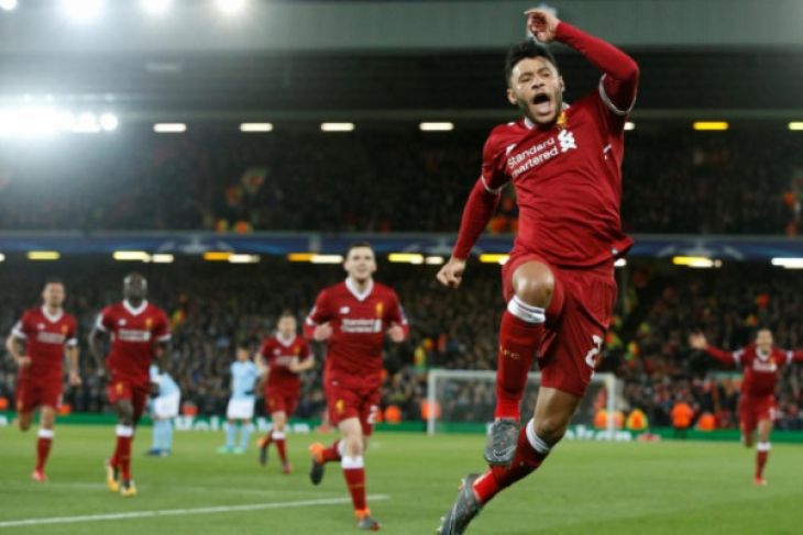 Pemain Liverpool Chamberlain, saat selebrasi gol ke gawang Manchester City. 