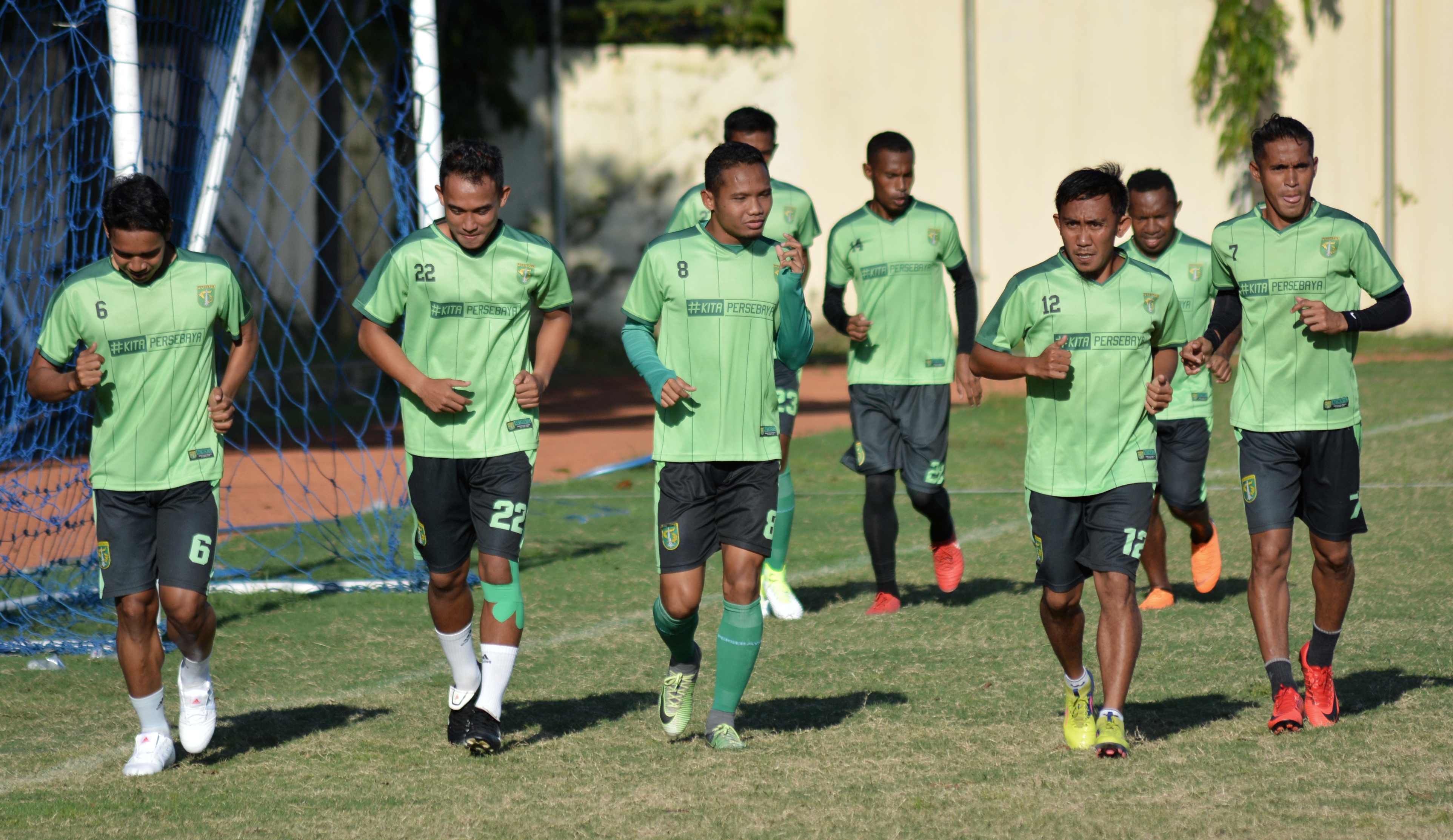 Skuad Persebaya saat berlatih di Lapangan Polda Jatim, Kamis 5 April 2018. (foto: hrs/ngopibareng)