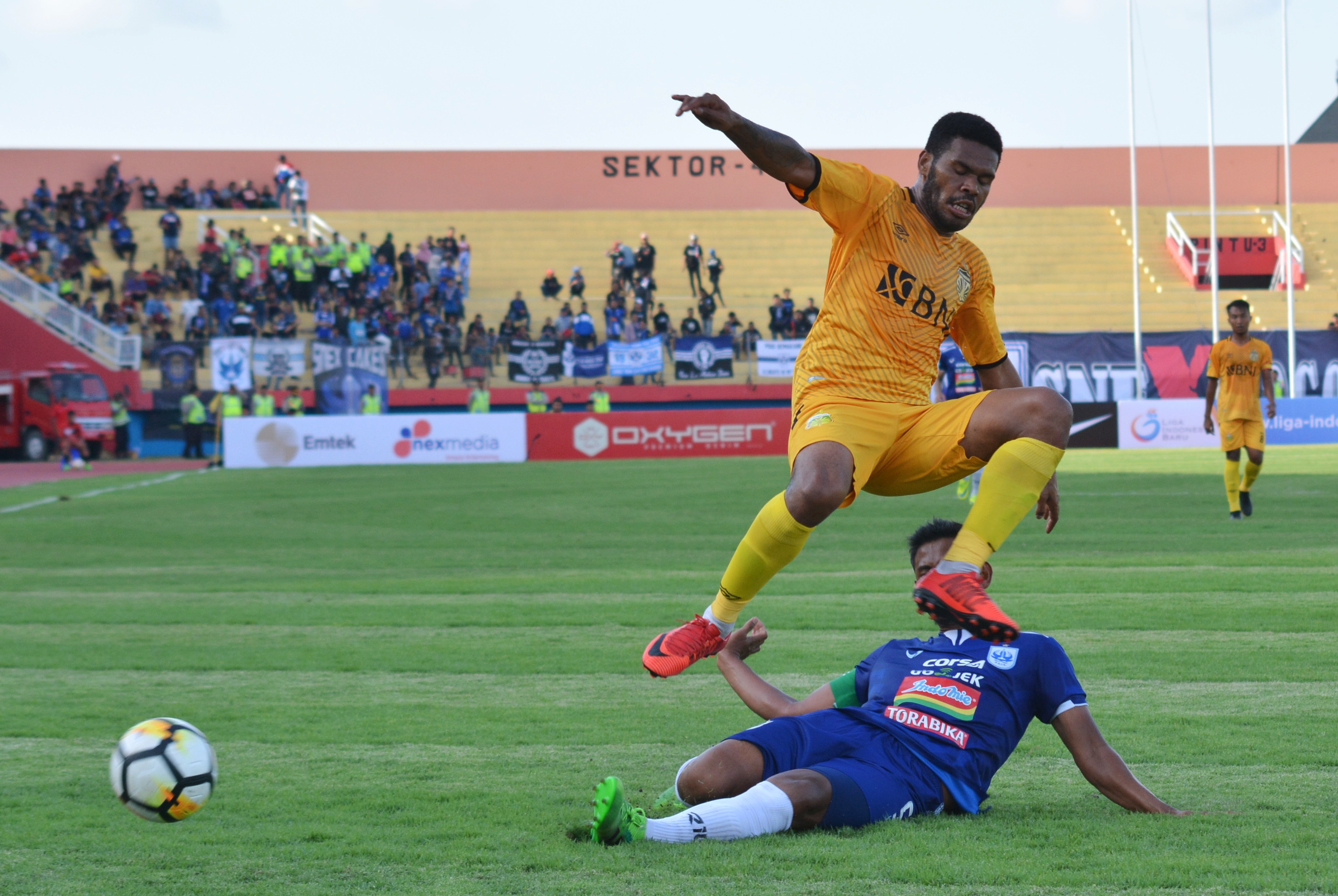 Pertandingan Bhayangkara FC vs PSIS Semarang di Stadion Gelora Delta Sidoarjo, Sabtu 7 April 2018. (foto: hrs/ngopibareng)