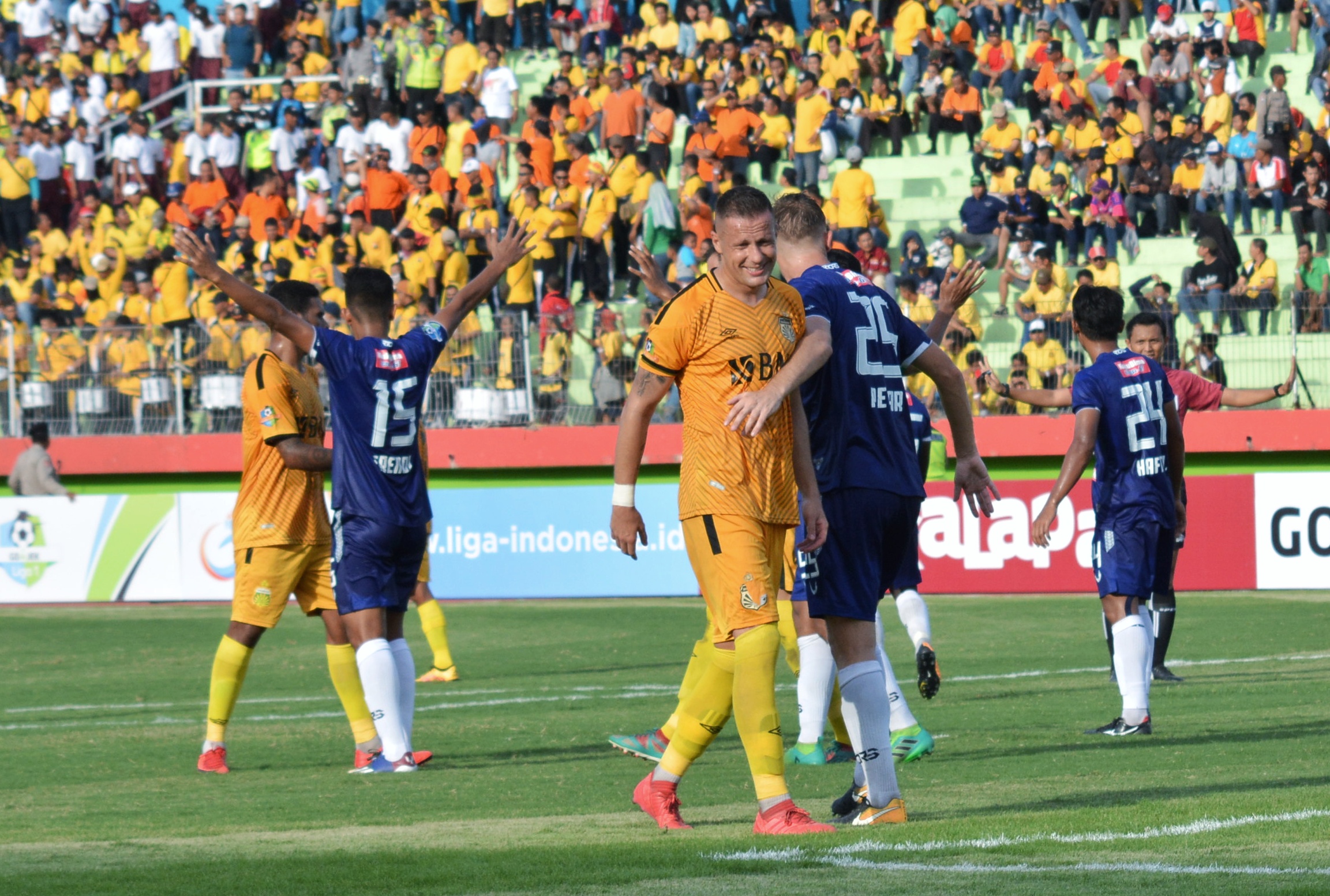 Penyerang asing Bhayangkara FC, Nikola Kamazec saat tampil hadapi PSIS Semarang, Sabtu 7 April 2018. (foto: hrs/ngopibareng) 