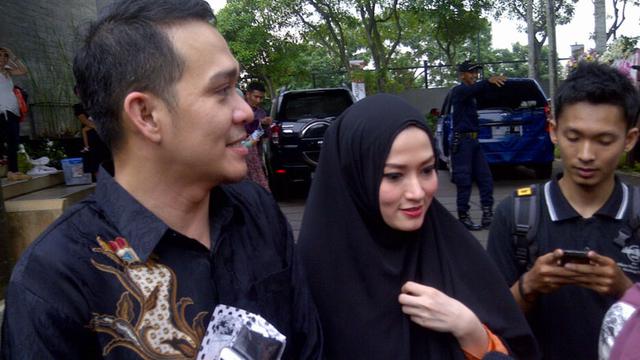 Lyra Virna bersama sang suami Fadlan Muhammad.