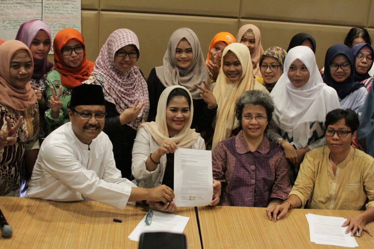 Gus Ipul dan Mbak Puti menghadiri pertemuan dengan Jaringan Pendamping Perempuan dan Anak (JPPA) pada acara bertajuk Workshop Pemetaan Impian Situasi Perempuan dan Anak Jawa Timur, Senin, 9 April 2018. (Foto: Istimewa)