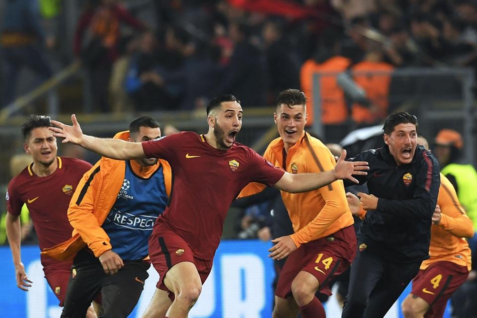 Pemain AS Roma, Monolas mencetak gol penentu ke gawang Barcelona. foto;afp