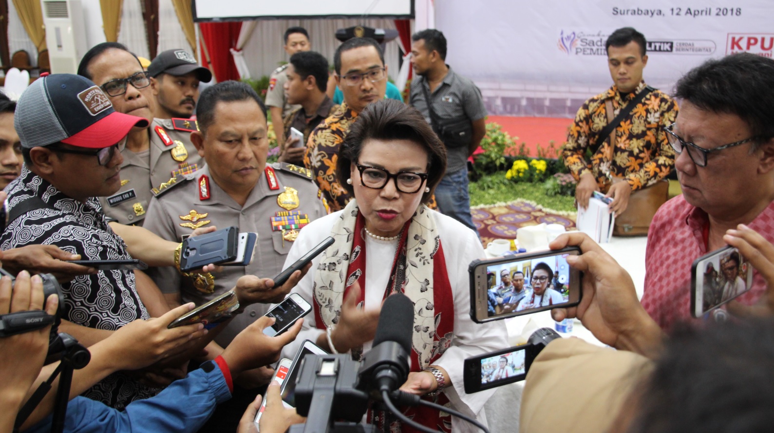 Wakil Ketua KPK Basaria Panjaitan, ditemui usai Pembekalan Antikorupsi dan Deklarasi LHKPN Calon Kepala Daerah se-Jatim di Gedung Negara Grahadi di Surabaya, Kamis, 12 April 2018. (Foto: frd/ngopibareng.id)