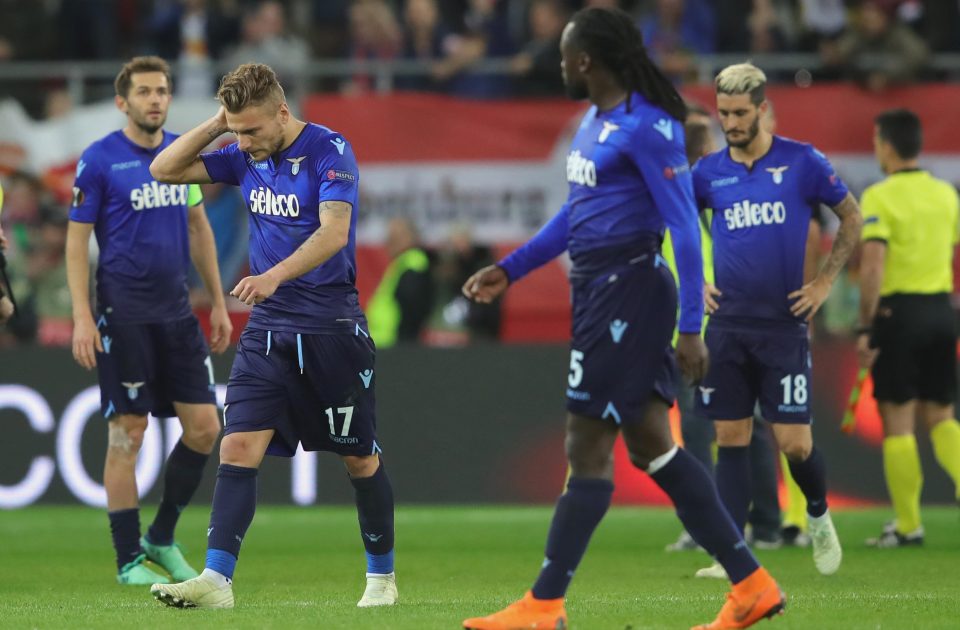 Pemain Lazio tertundung usai digebuk Salzburg. foto:getty