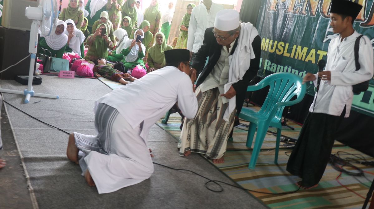 Gus Ipul hadir diundang pada silaturrahim bersama ribuan Muslimat Nahdlatul Ulama (NU) Kediri, yang digelar di Pesantren Ploso, Mojo Kediri Kamis, 12 April 2018. (Foto: ist)