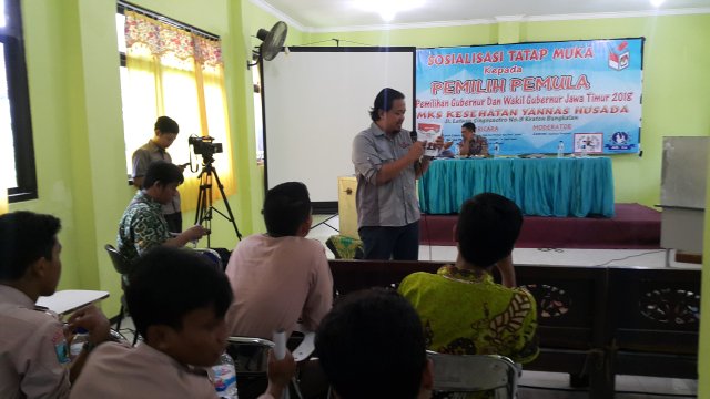 Sosialisasi Pilgub Jatim 2018 di SMK Kesehatan Yannas Husada, Bangkalan, Madura, Jumat, 13 April 2018.