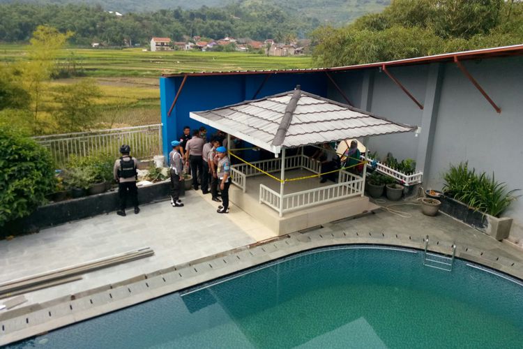 Bungker jadi lokasi pengoplosan miras.
