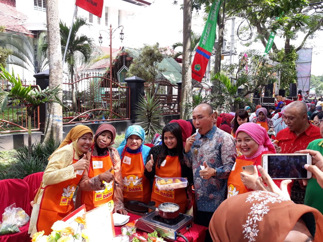 Kehebohan ibu-ibu PKK di Festival Mie, Bakso dan Mendem Duren-Mi Burung Dara 2018