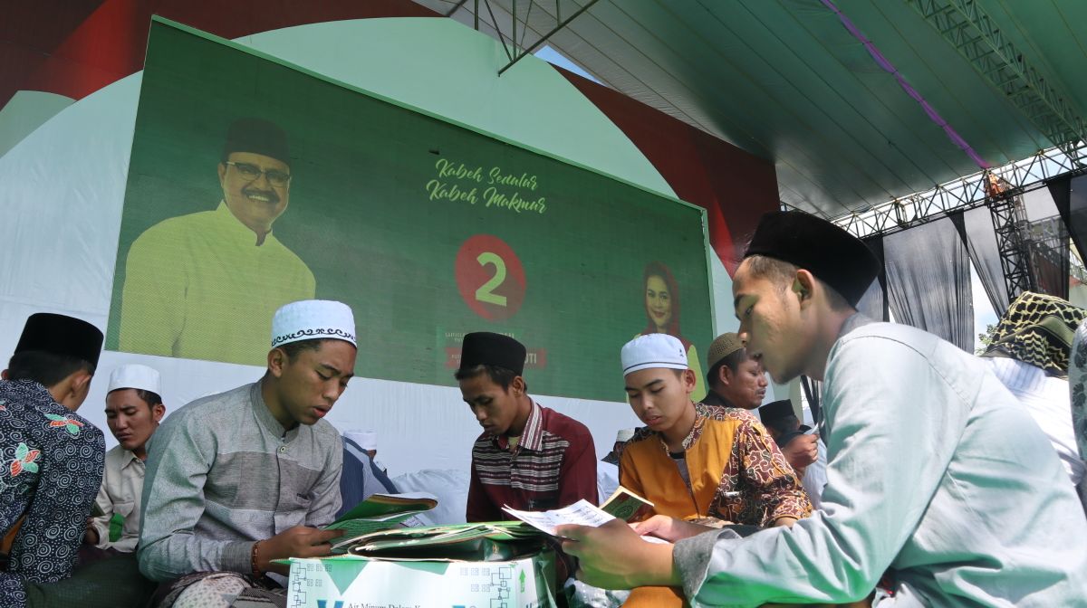 Istighosah Kubro "Mengetuk Pintu Langit" yang digelar pasangan calon gubernur/wakil gubernur Jawa Timur Saifullah Yusuf (Gus Ipul)-Puti Guntur Soekarno (Mbak Puti) dimulai tepat usai sholat subuh, Minggu, 15 April 2018. (Foto: Ist)