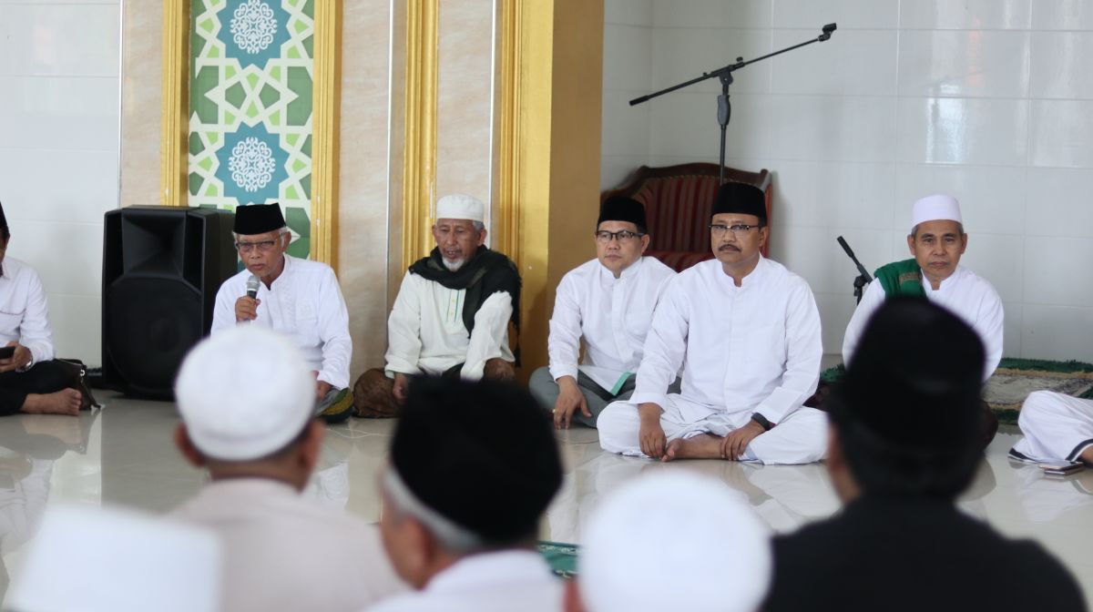 Sejumlah Kiai Sepuh hadir di pesantren Yayasan Nurul Islam (Nuris) Jember untuk berkumpul dan membacakan doa khusus sesaat sebelum dimulainya Istighosah Akbar 