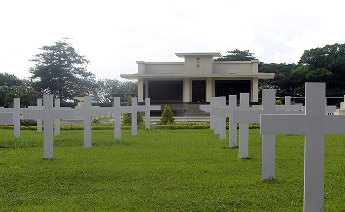 Makam belanda, yang menjadi icon di Surabaya. Merupakan satu-satunya makam para petinggi Belanda saat berada di Indonesia