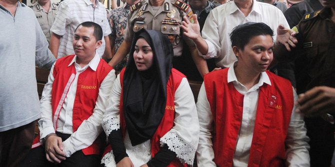 Bos Biro Perjalanan First Travel, Andhika Surachman, Annisa Hasibuan dan Siti Nuraidah Hasibuan alias Kiki di Pengadilan Negeri Depok. foto: winnetnews.com