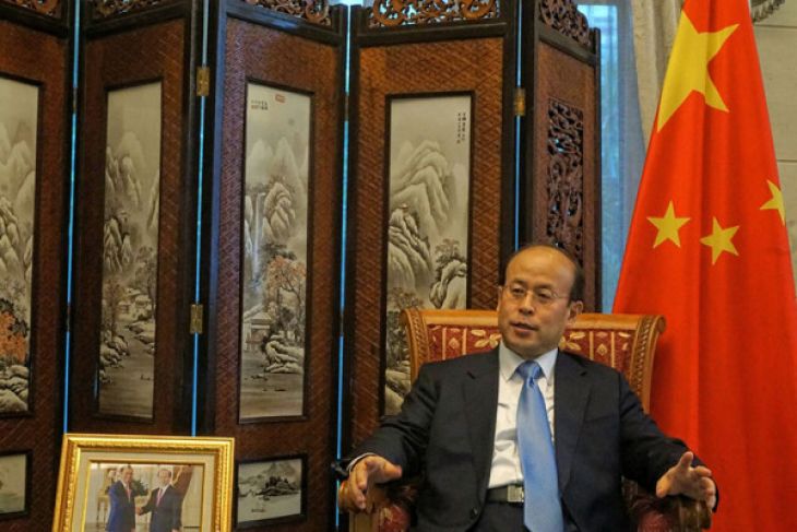 Duta Besar Luar Biasa dan Berkuasa Penuh Republik Rakyat China untuk Indonesia Xiao Qian dalam wawancara bersama Antara di Jakarta pada Selasa (17/4/2018). Dubes mengatakan China berkomitmen turut serta dalam pembangunan proyek infrastruktur di Indonesia. (foto: dokumentasi)