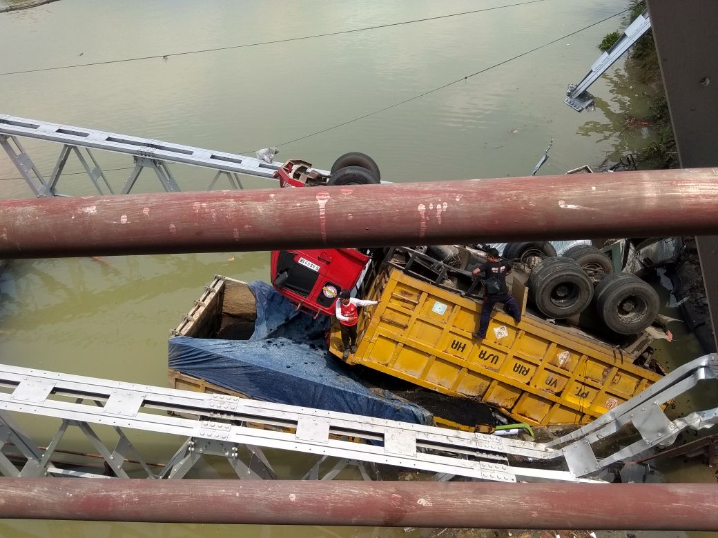 Jembatan Widang yang ambrol. (Foto: WhatsApp)