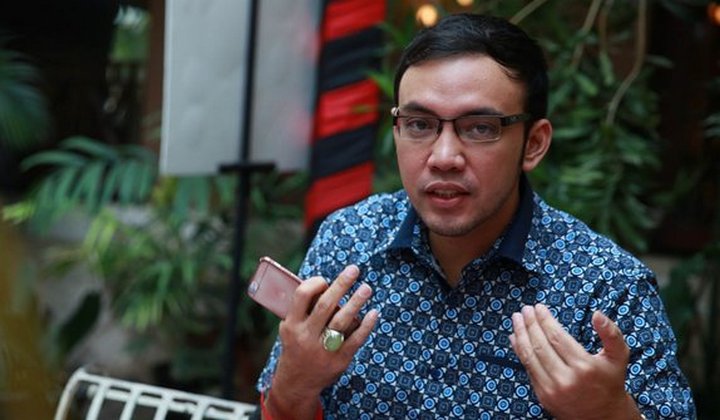 Sandy Tumiwa janji hibahkan sertifikat rumahnya untuk anak-anak. foto: skana.