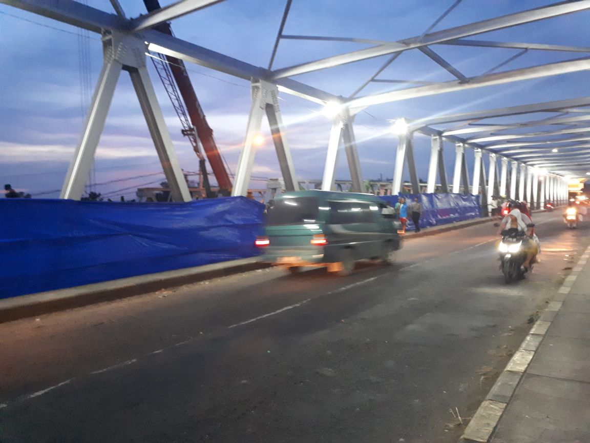 Situasi di Jembatan Cincin Baru, timur Jembatan Widang, Kabupaten Tuban-Babat, Kabupaten Lamongan, Rabu, 18 April 2018.