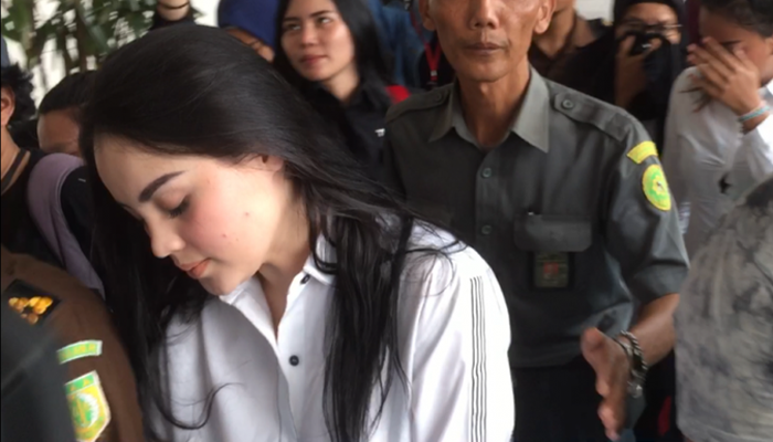 Jennifer Dunn jalani sidang.