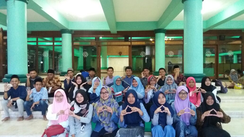 Foto Bersama Pengurus dan Anggota PKPT IPNU- IPPNU UINSA