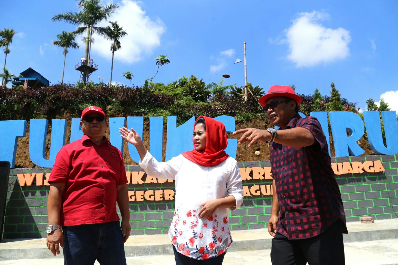 Puti Guntur Soekarno mengunjungi kawasan Gunung Wilis, Kecamatan Sendang, Tulungagung. Kamis, 19 April 2018. (Foto: Ist)