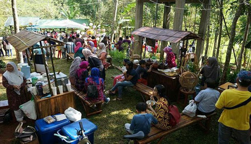 Aktivitas Pasar Karetan yang denyutnya selalu mengundang penasaran. foto:dok pasar karetan