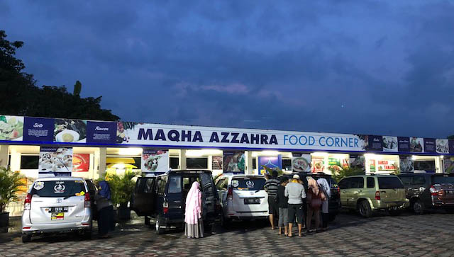 Food Corner yang menjadi fasilitas pelengkap untuk para jamaah.