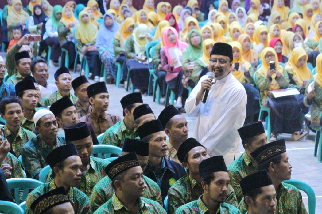 Gus Ipul ketika mengikuti silaturahmi para Kiai dan ulama serta para alumni Pesantren Lirboyo dan Ploso se Kabupaten Ponorogo di pesantren Nurul Quran, Kelurahan Pakunden, Ponorogo, Sabtu, 21 April 2018. (Foto: Ist)