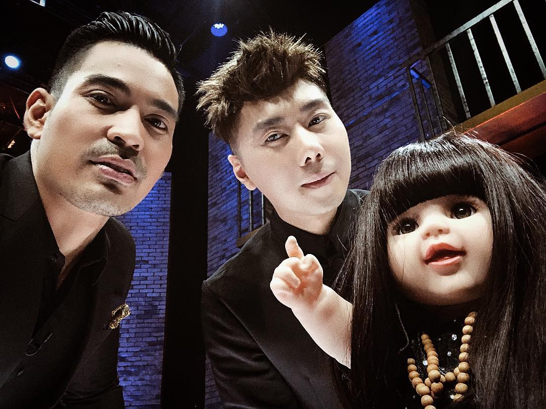 Roy Kiyoshi dan Robby Purba memandu acara Karma.