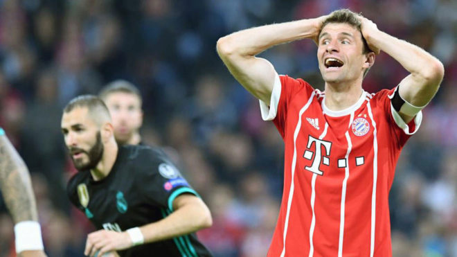 Ekspresi kapten Bayer Muenchen, Thomas Muller usai gawang timnya di bobol Real Madrid, dinihari tadi. foto:reuters